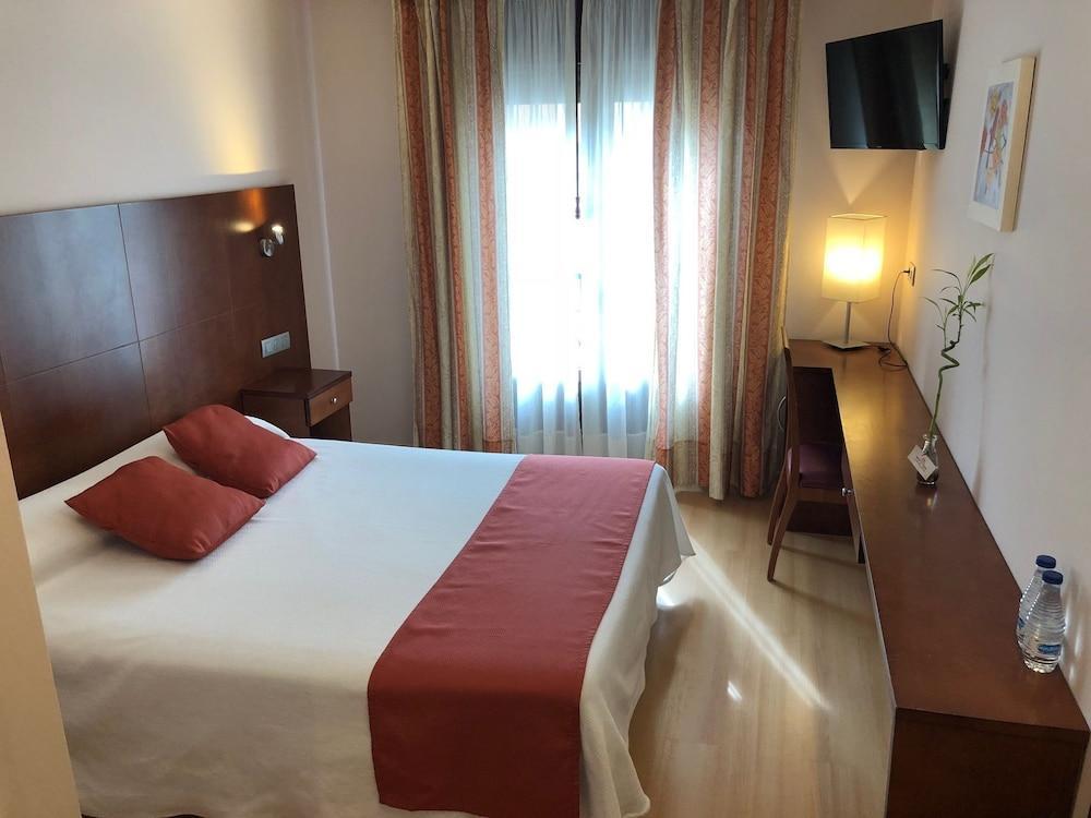 Hotel Jaques ฮากา ภายนอก รูปภาพ