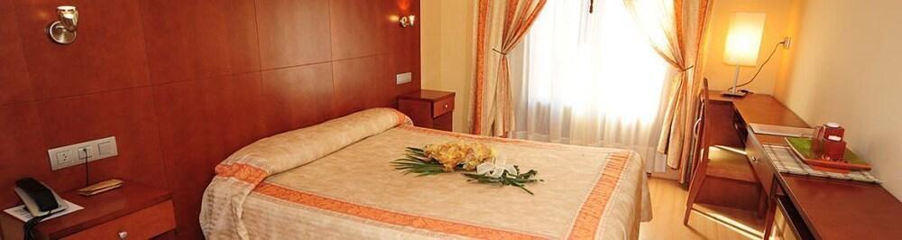 Hotel Jaques ฮากา ภายนอก รูปภาพ