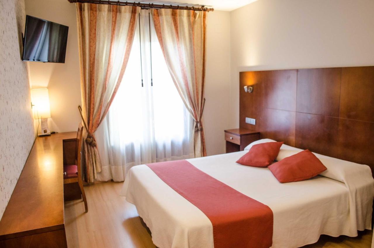 Hotel Jaques ฮากา ภายนอก รูปภาพ