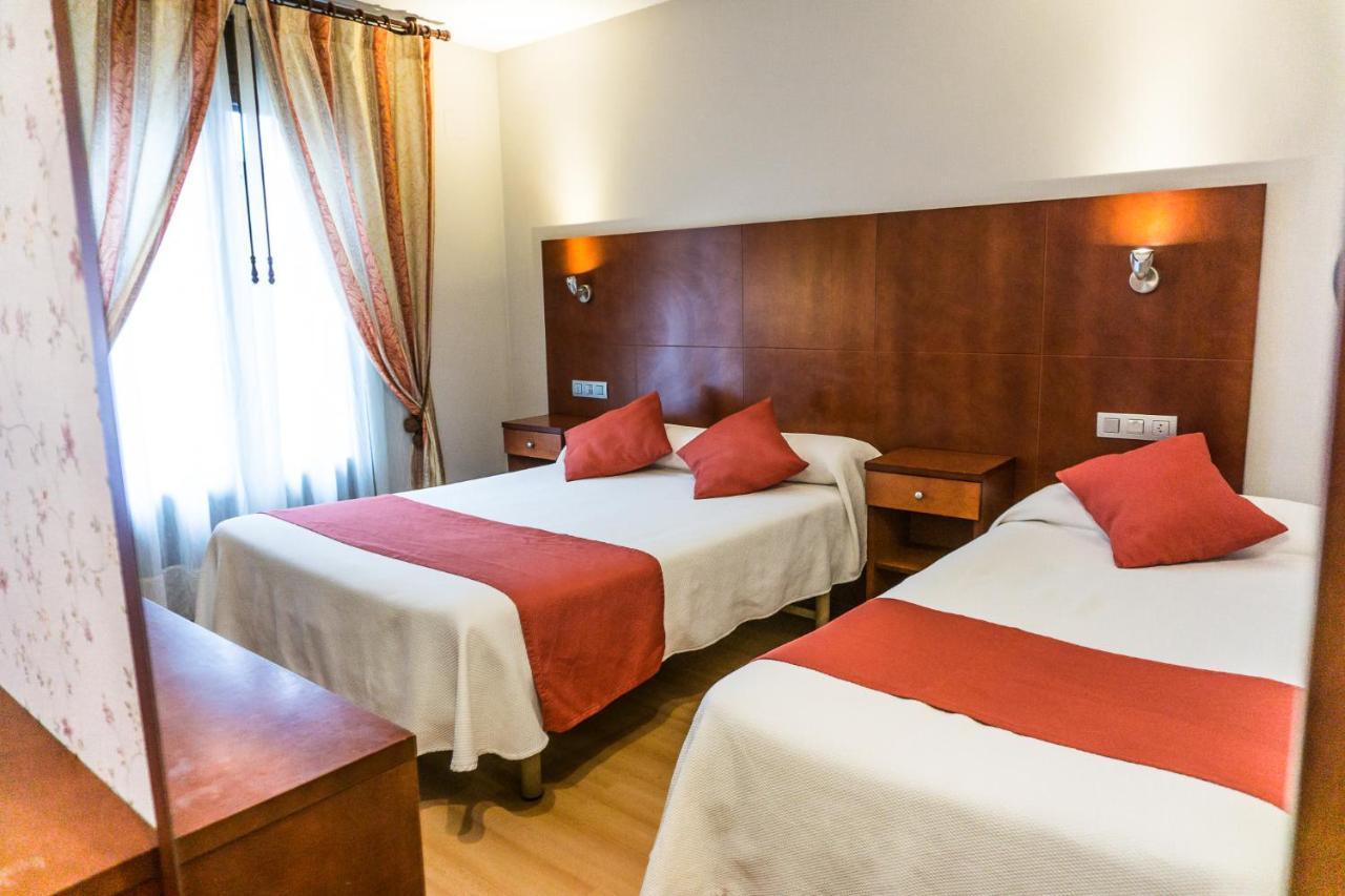 Hotel Jaques ฮากา ภายนอก รูปภาพ