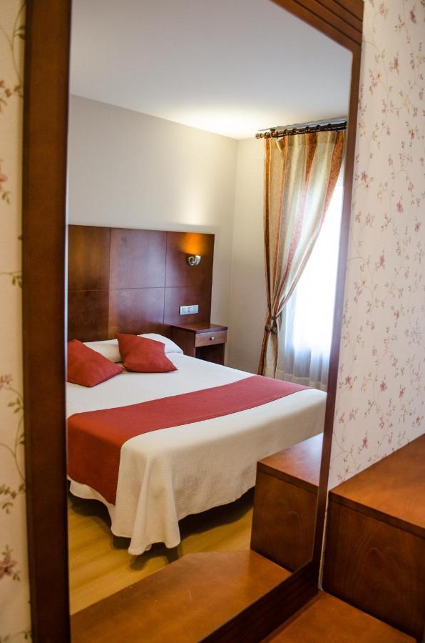 Hotel Jaques ฮากา ภายนอก รูปภาพ